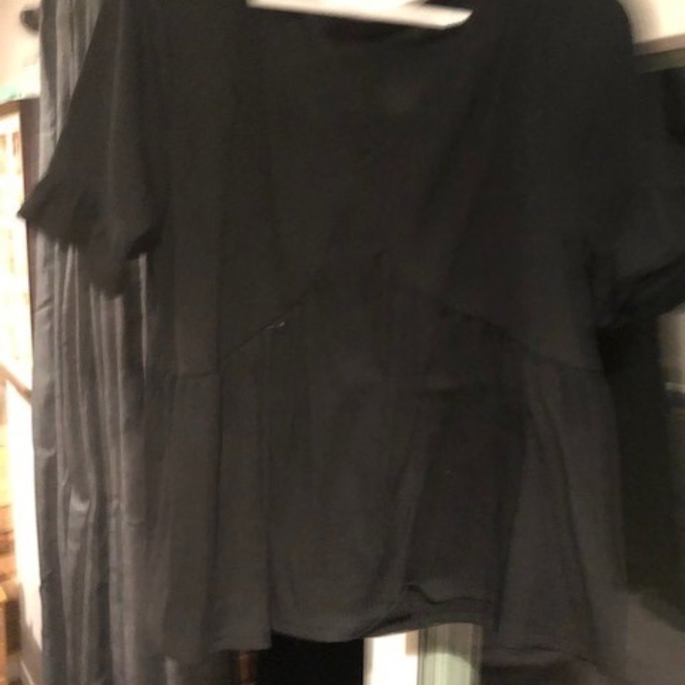 Short sleeve black cinch waisted shirt